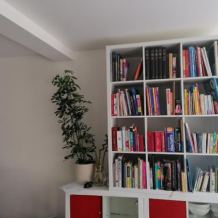 1 Chambre Pour 2 Personnes "Chez L'Habitant" Maison Possede Un Petit Chien Quincy-Voisins Exterior foto