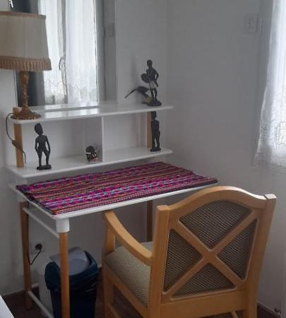 1 Chambre Pour 2 Personnes "Chez L'Habitant" Maison Possede Un Petit Chien Quincy-Voisins Exterior foto