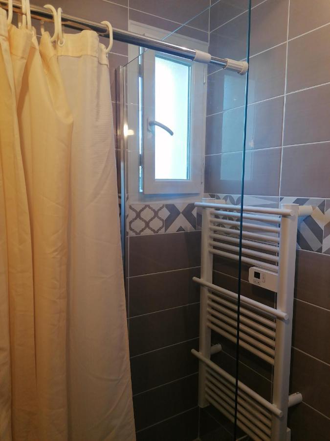 1 Chambre Pour 2 Personnes "Chez L'Habitant" Maison Possede Un Petit Chien Quincy-Voisins Exterior foto
