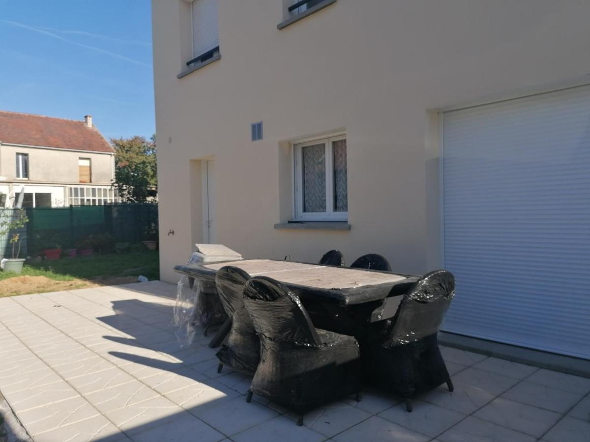 1 Chambre Pour 2 Personnes "Chez L'Habitant" Maison Possede Un Petit Chien Quincy-Voisins Exterior foto
