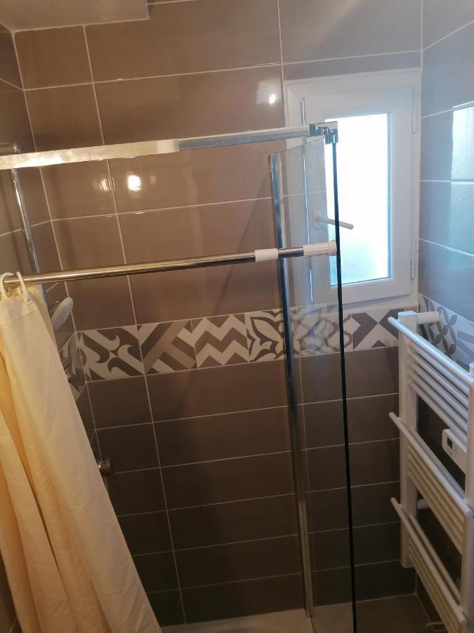 1 Chambre Pour 2 Personnes "Chez L'Habitant" Maison Possede Un Petit Chien Quincy-Voisins Exterior foto