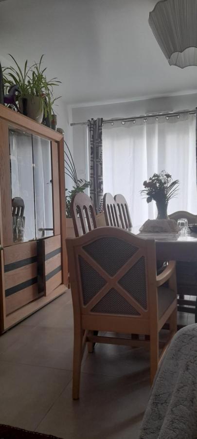 1 Chambre Pour 2 Personnes "Chez L'Habitant" Maison Possede Un Petit Chien Quincy-Voisins Exterior foto
