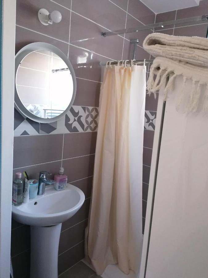 1 Chambre Pour 2 Personnes "Chez L'Habitant" Maison Possede Un Petit Chien Quincy-Voisins Exterior foto