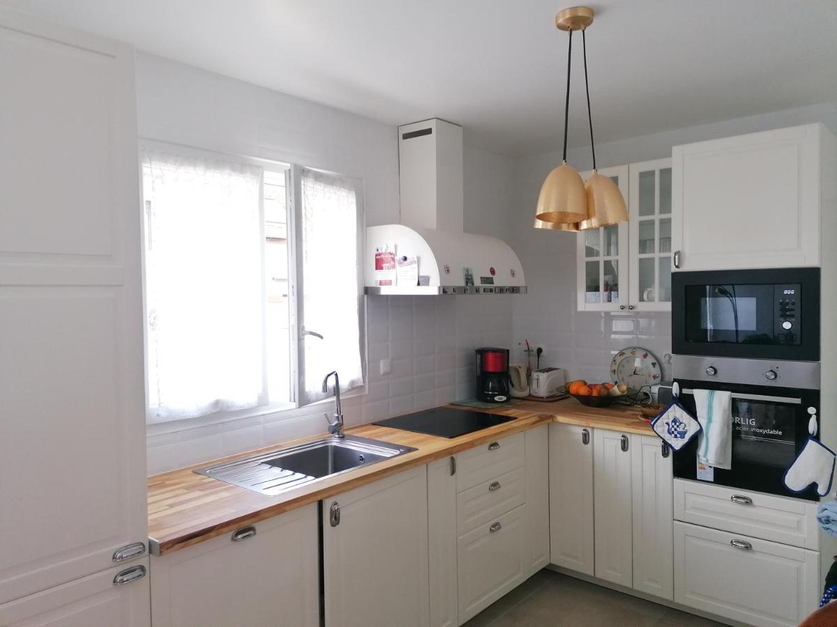 1 Chambre Pour 2 Personnes "Chez L'Habitant" Maison Possede Un Petit Chien Quincy-Voisins Exterior foto