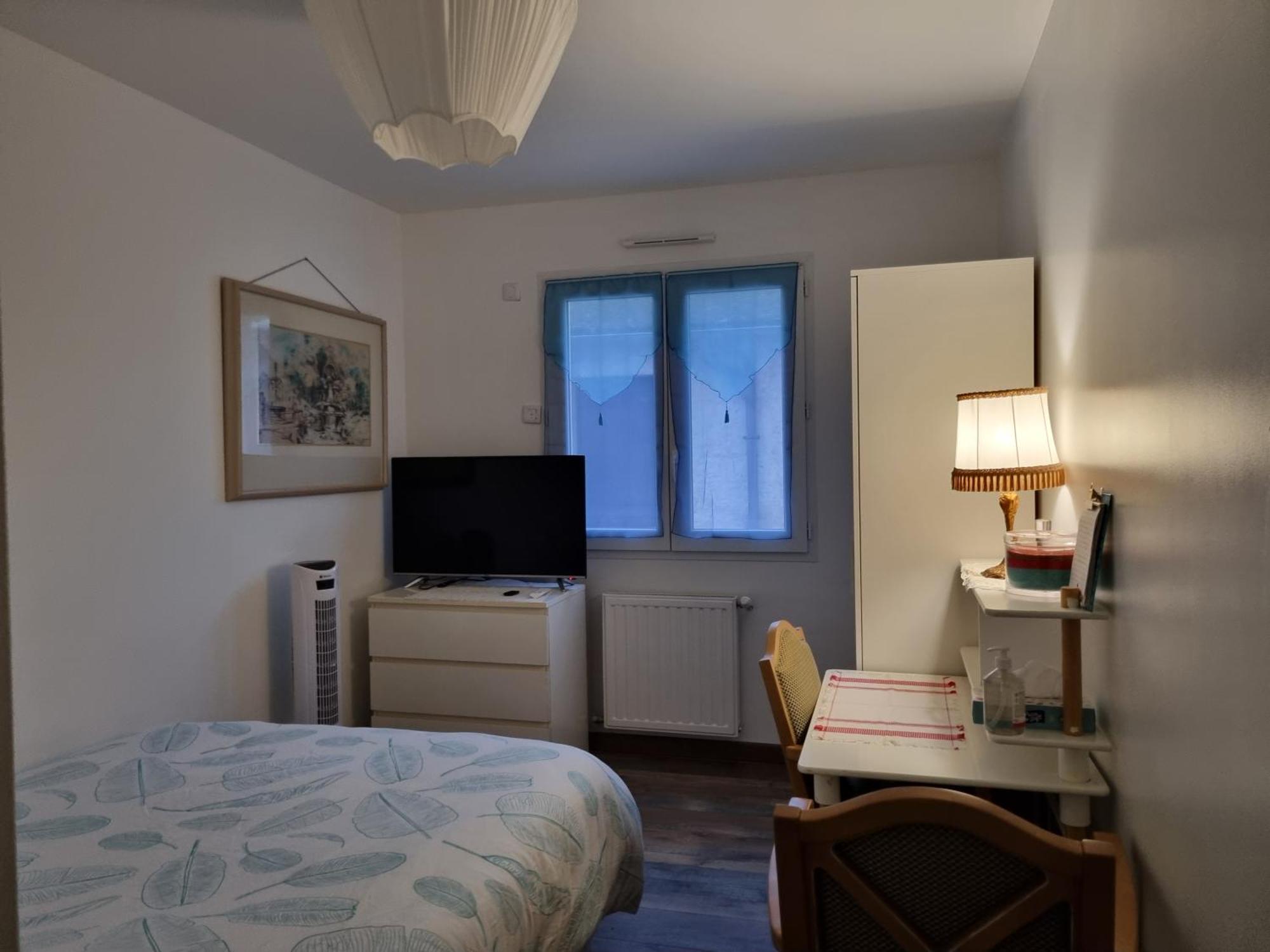 1 Chambre Pour 2 Personnes "Chez L'Habitant" Maison Possede Un Petit Chien Quincy-Voisins Exterior foto